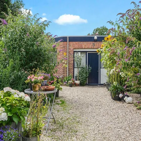 Serene In With Terrace And Nature Garden