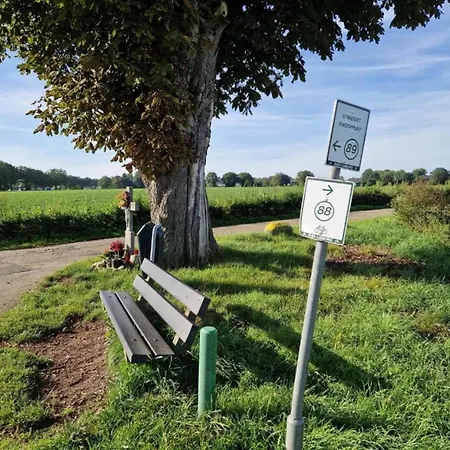 Nyaraló Serene In With Terrace And Nature Garden Landgraaf